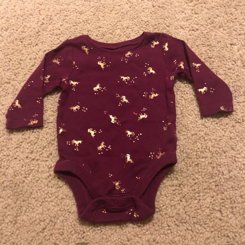 2 bodysuits